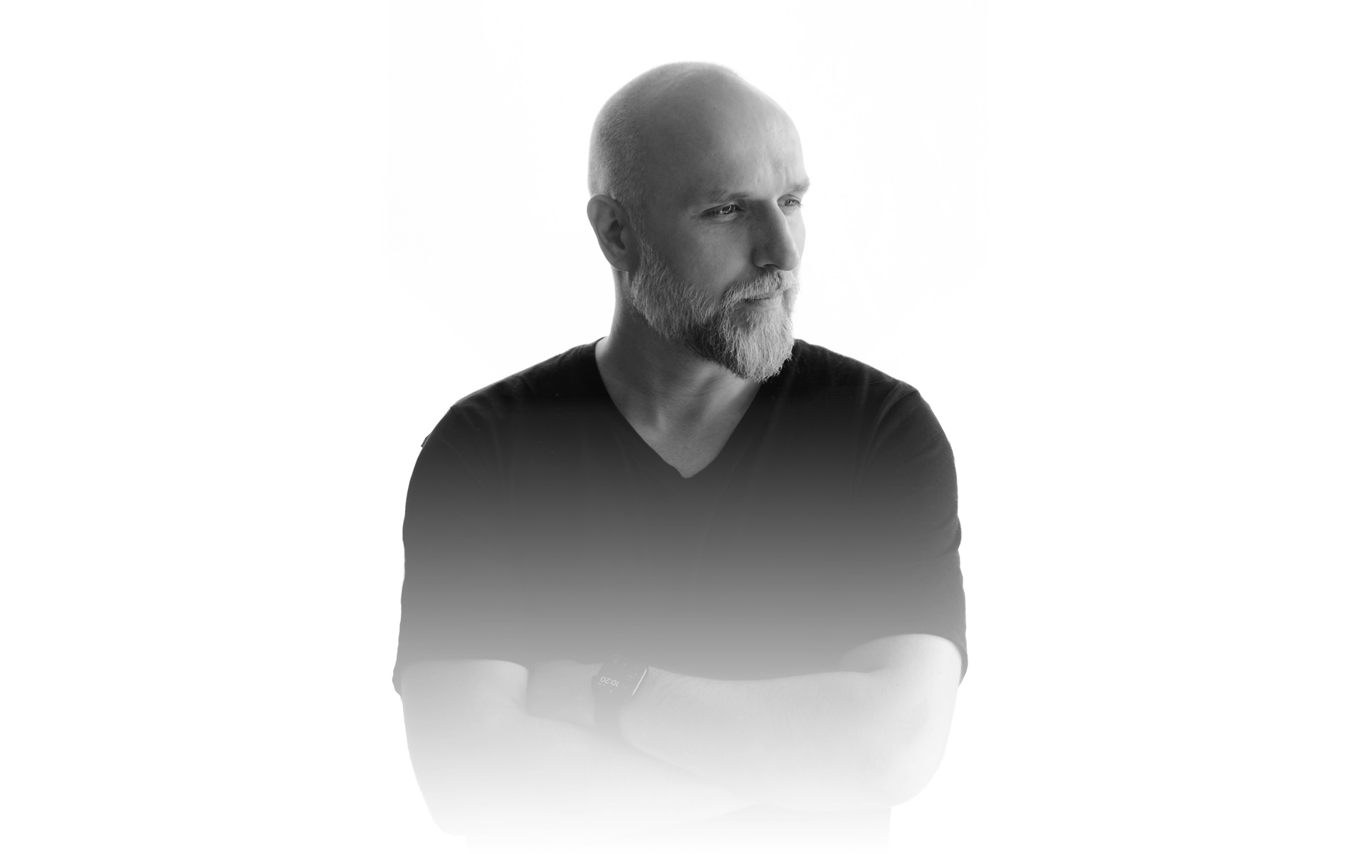 Sebastian Berger – Kopf dreht sich rechts, heller Hintergrund